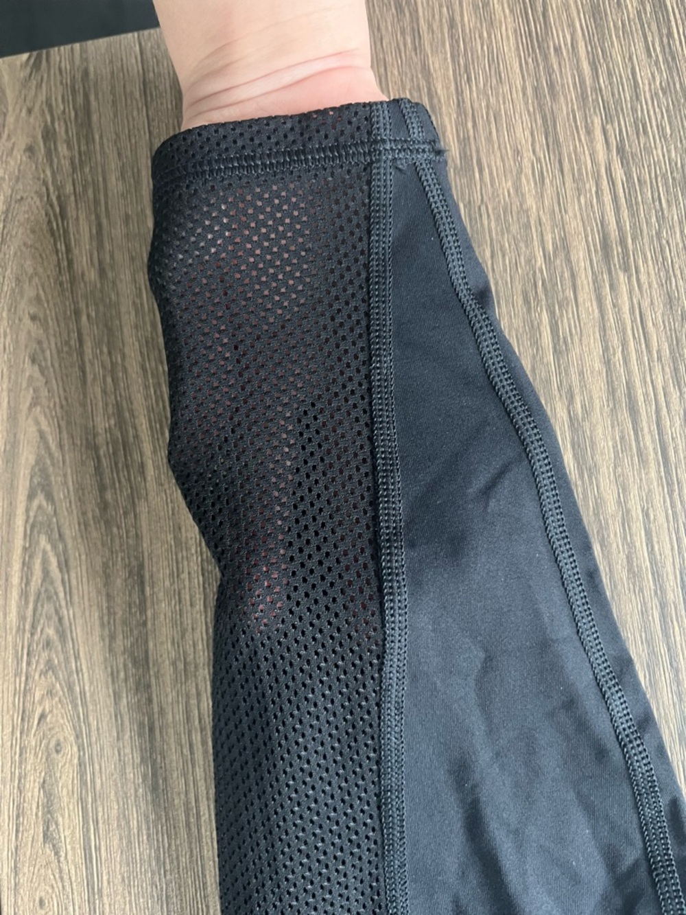 aerie Black High-Waist Leggings with Mesh Side Panels - Picture 4 of 4